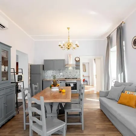 Big Flat In The Heart Of Trastevere 4 Bedrooms 3 Bath